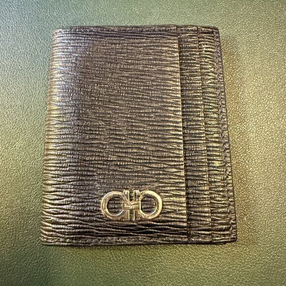 Ferragamo Gancini Credit Card Holder - EUC - Picture 1 of 4